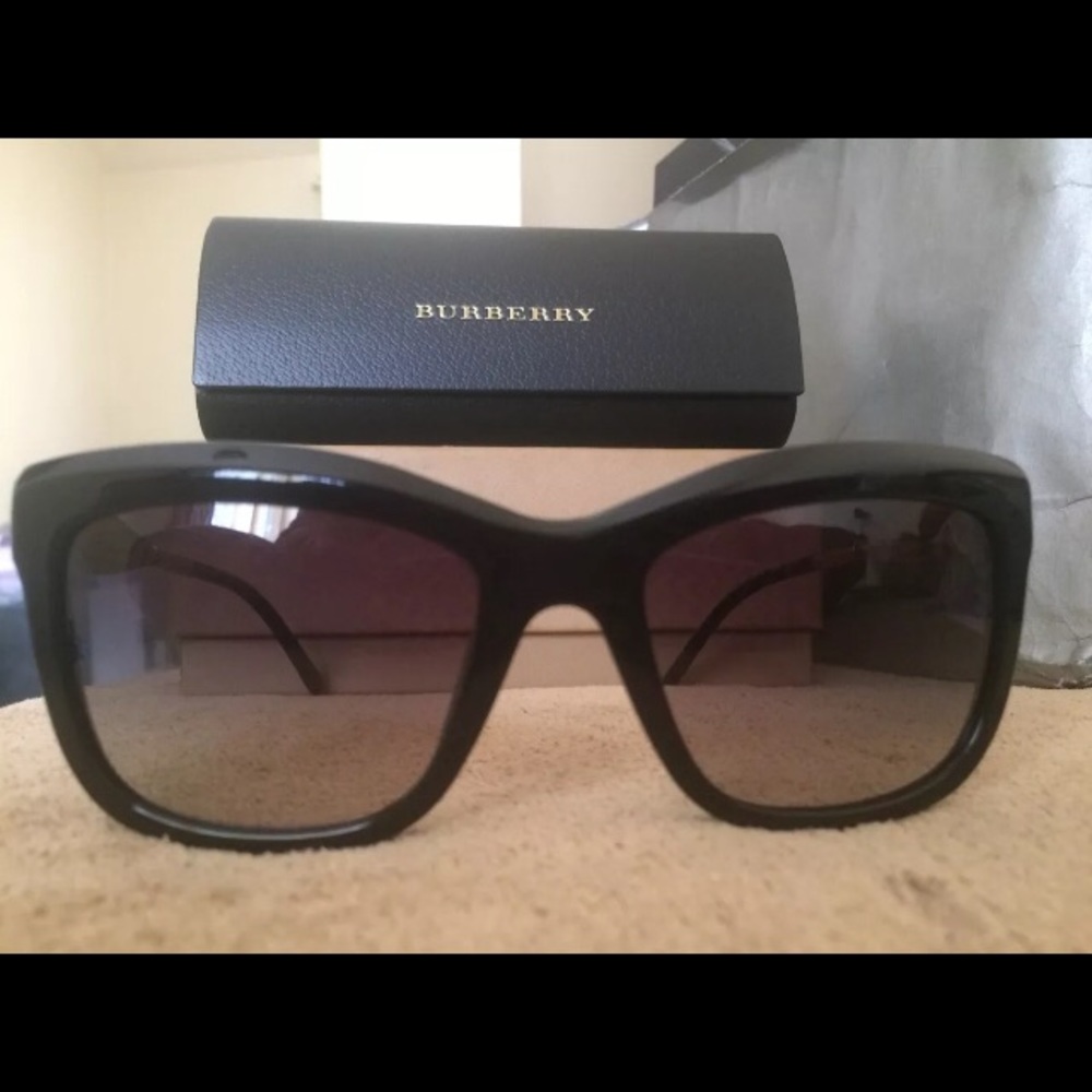 Burberry Gradient Black Square Sunglasses